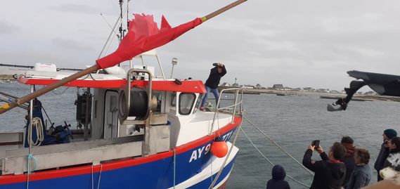 Baptême navire Cupidon II dans le port de Saint-Guénolé