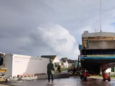 Aire de lavage des carènes agréée Agence de l'eau du chantier Plastimer à Saint-Guénolé Aire de carénage du chantier naval Plastimer à Saint-Guénolé pour bateaux de pêche professionnelle
