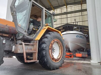 Equipement de manutentions du chantier Plastimer de Saint-Guénolé Ber hydraulique pour manutentions sortie d'eau par chantier Plastimer