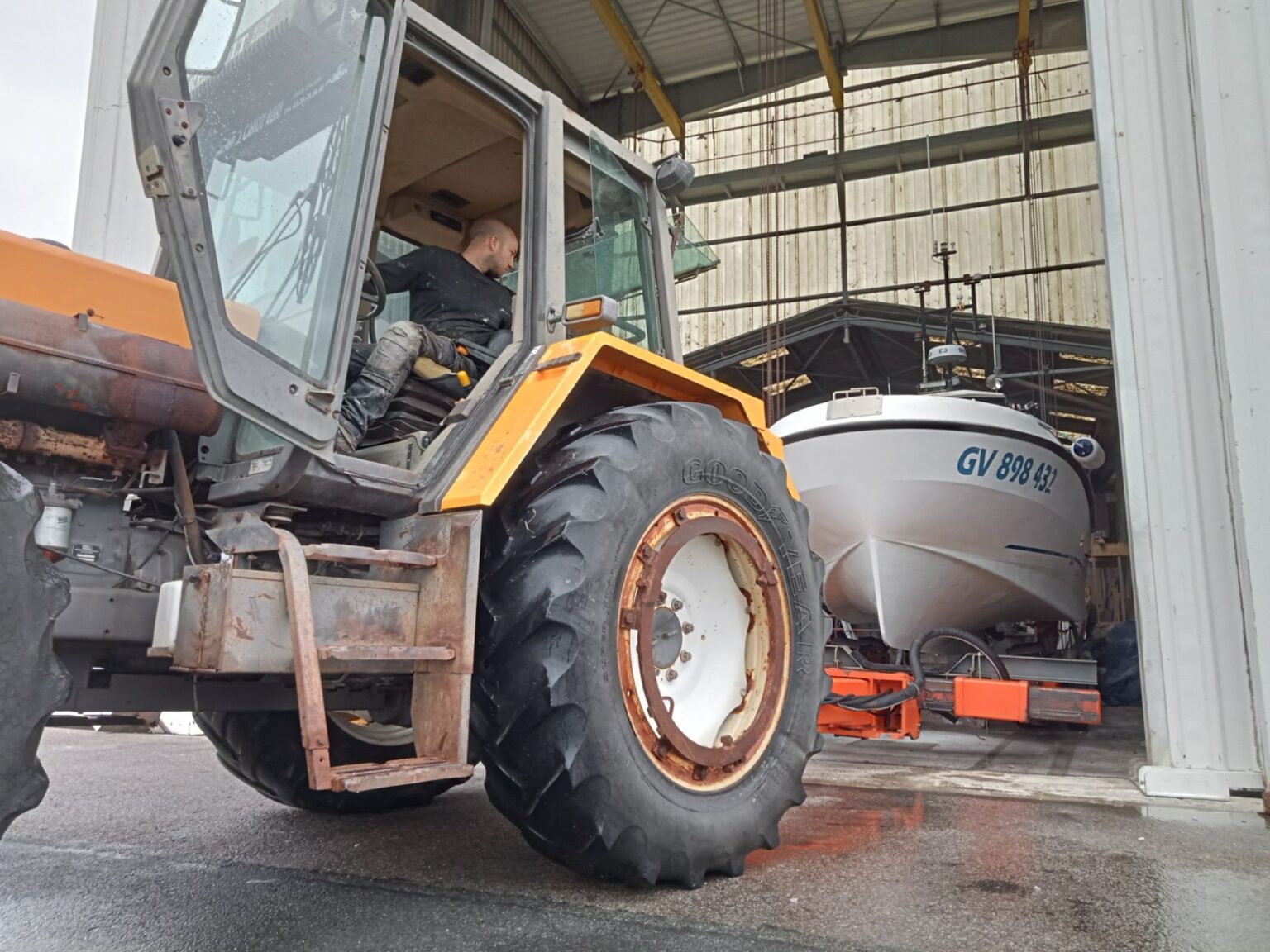 Ber hydraulique pour manutentions sortie d'eau par chantier Plastimer