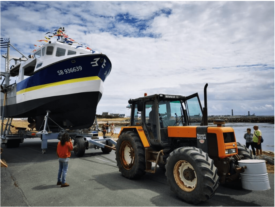 Chariot lourd du chantier Plastimer pour manutention bateaux de pêche de plus de 16 tonnes