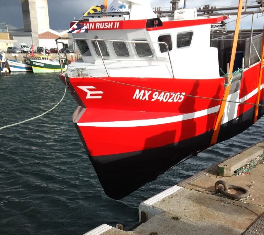 Mise à l'eau du Monycat de 9m95 x x4m50 Ian Rush II chantier Plastimer