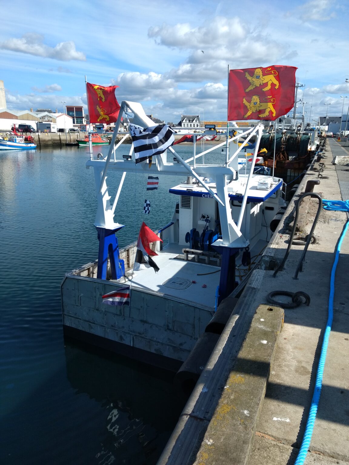 Vue pont arrière du dragueur coquillier P'tit Piak construit par le chantier naval Plastimer