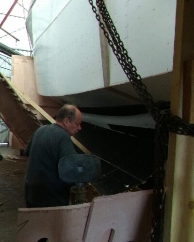 Vue Jean-Bernard Furstenberger au démoulage du navire Le Canot Vue Jean-Bernard Furstenberger au démoulage du navire Le Canot