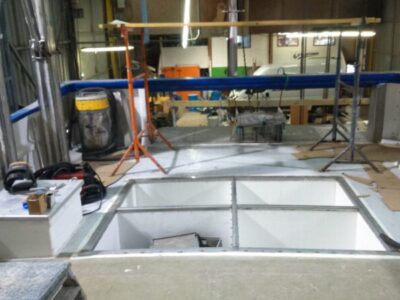 Vue de la grande surface de pont arrière et les viviers du Cupidon II